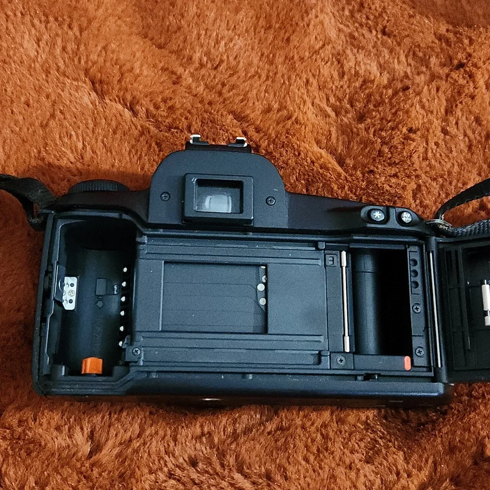 CANON EOS REBEL G FILM CAMERA WITH STRAP